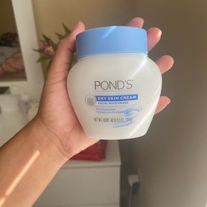 Pond’s dry skin face moisturizer